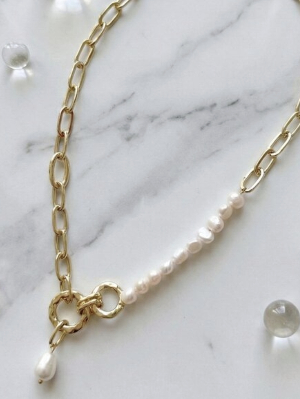 18K Gold Paperclip Chain Freshwater Pearl Asymmetrical Necklace Modern Old Money - Picture 3 of 10